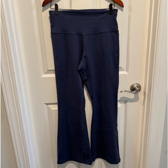 aerie Pants - Offline by Aerie The Hugger Navy Bootcut Leggings Size L Short